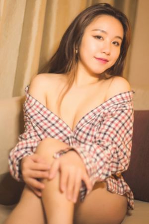 饭桌上故意张开腿让公在线观