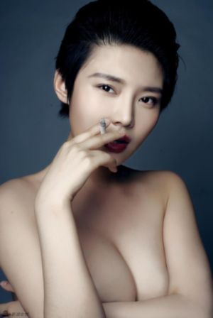 漂亮的女秘书在线观看