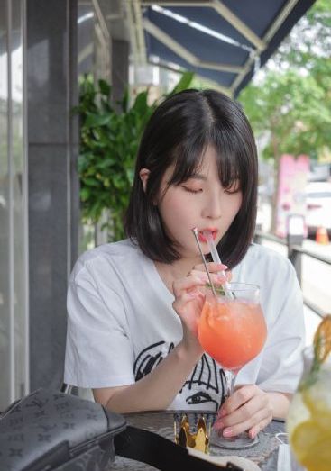 胸部丰满的妈妈