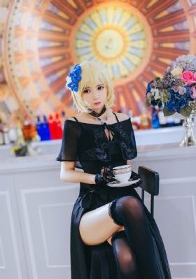椎名由奈女教师